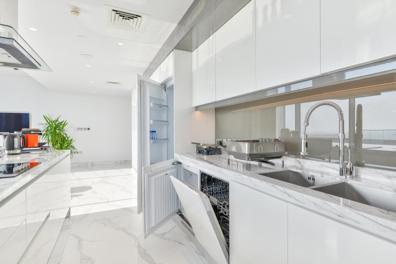 Luxe 3 Bedroom Oceanfront Apartment In The Heart Of Bluewaters Island Dubaï Extérieur photo